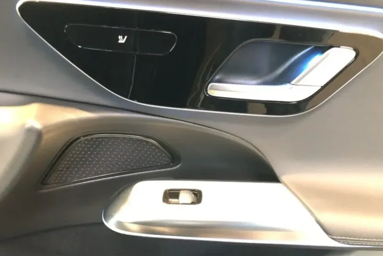 Mercedes-Benz E 220 (Clasa E) din 2025 cu 11.168 km - oferta MER205292 - foto 20