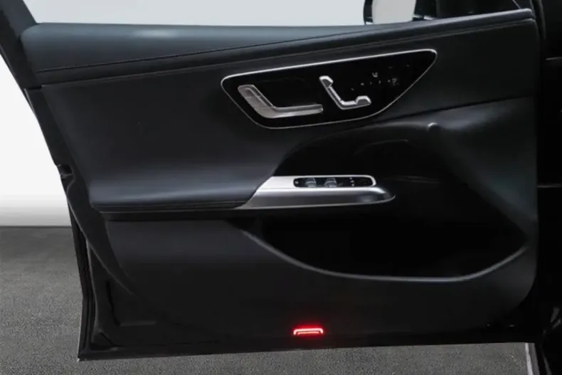 Mercedes-Benz E 220 (Clasa E) din 2025 cu 13.555 km - oferta MER205294 - foto 6