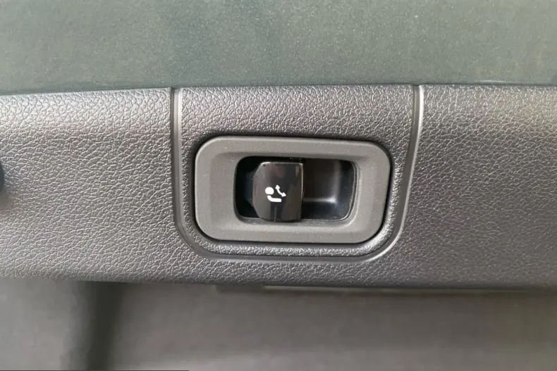 Mercedes-Benz E 220 (Clasa E) din 2024 cu 13.148 km - oferta MER205306 - foto 13