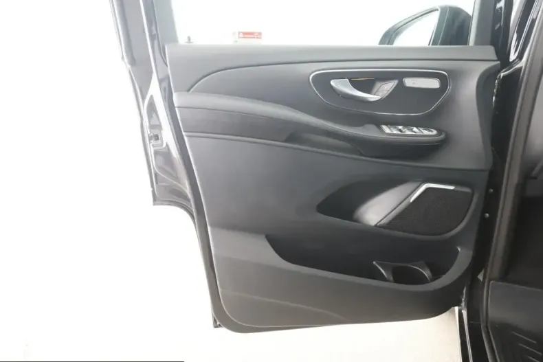 Mercedes-Benz V 300 (Clasa V) din 2024 cu 41.500 km - oferta MER205319 - foto 11