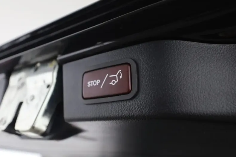 Mercedes-Benz V 300 (Clasa V) din 2024 cu 41.500 km - oferta MER205319 - foto 19