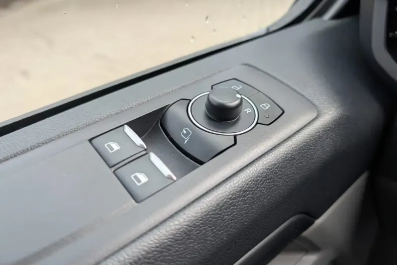 Ford Tourneo Custom din 2025 cu 40.223 km - oferta FOR205322 - foto 17