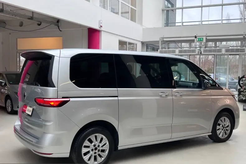 Volkswagen T7 Multivan din 2023 cu 82.009 km - oferta VOL205323 - foto 3