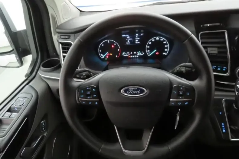 Ford Tourneo Custom din 2023 cu 44.756 km - oferta FOR205326 - foto 9