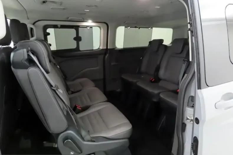 Ford Tourneo Custom din 2023 cu 44.756 km - oferta FOR205326 - foto 17