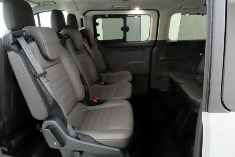 Ford Tourneo Custom din 2023 cu 44.756 km - oferta FOR205326 - foto 18