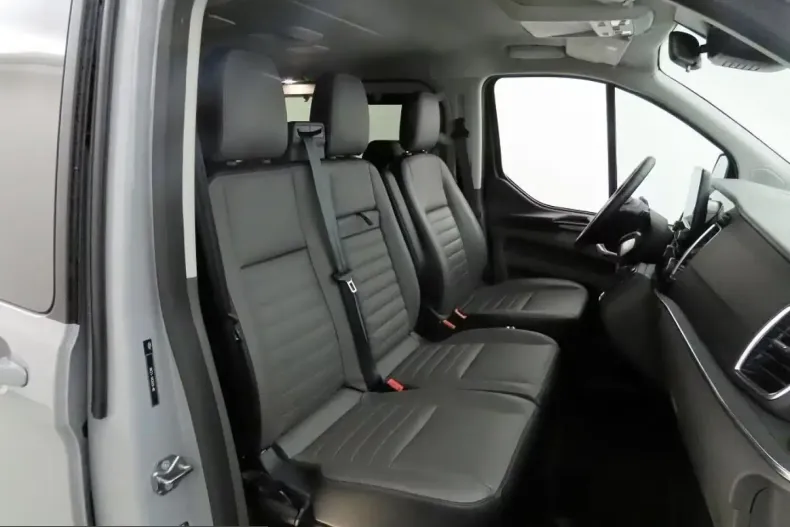 Ford Tourneo Custom din 2023 cu 44.756 km - oferta FOR205326 - foto 20