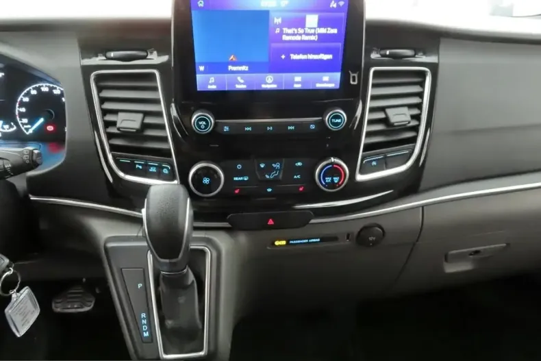 Ford Tourneo Custom din 2023 cu 44.756 km - oferta FOR205326 - foto 22