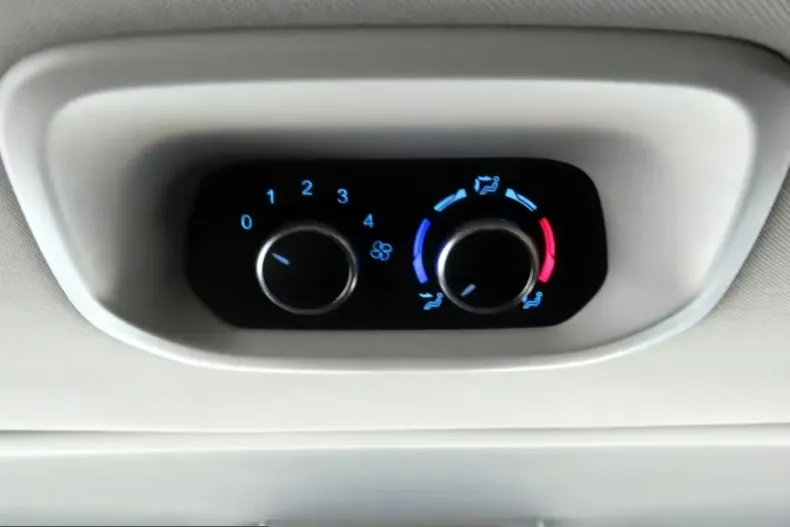 Ford Tourneo Custom din 2023 cu 44.756 km - oferta FOR205326 - foto 30