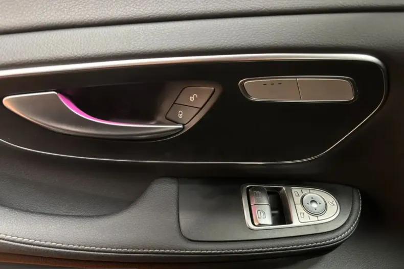 Mercedes-Benz V 300 (Clasa V) din 2024 cu 41.300 km - oferta MER205327 - foto 16