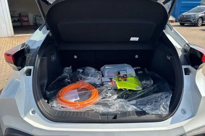 Toyota C-HR din 2025 cu 12.211 km - oferta TOY205331 - foto 7