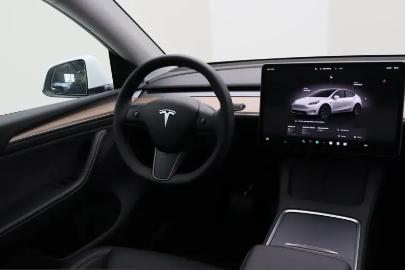 Tesla Model Y din 2024 cu 17.483 km - oferta TES205332 - foto 7