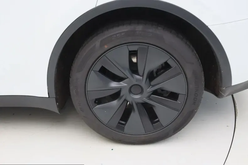 Tesla Model Y din 2024 cu 17.483 km - oferta TES205332 - foto 11