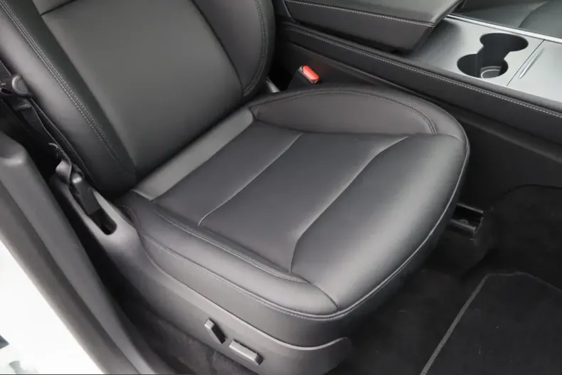 Tesla Model Y din 2024 cu 17.483 km - oferta TES205332 - foto 14