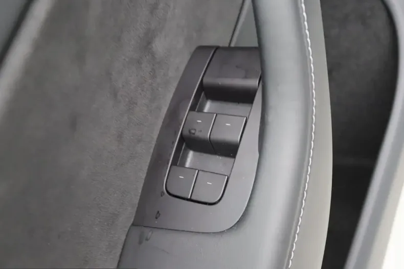 Tesla Model Y din 2024 cu 17.483 km - oferta TES205332 - foto 26