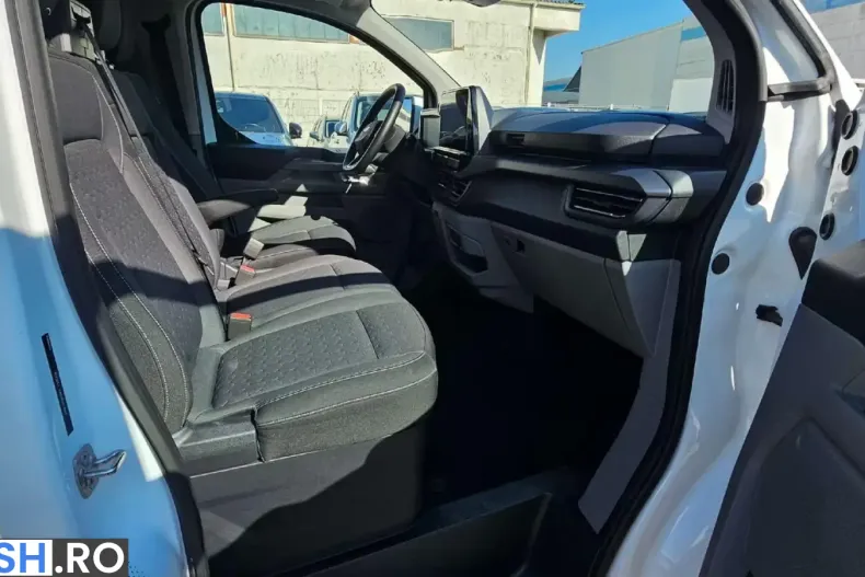 Ford Tourneo Custom din 2024 cu 57.122 km - oferta FOR205335 - foto 14