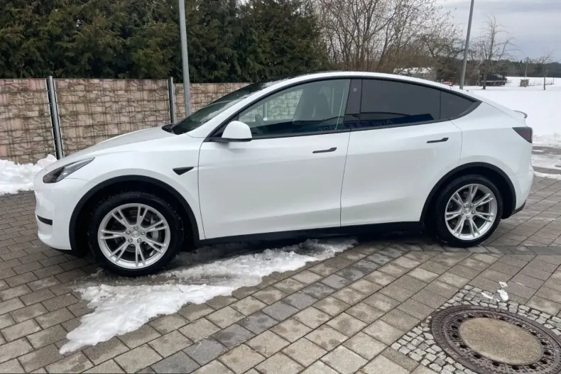 Tesla Model Y din 2023 cu 28.800 km - oferta TES205336 - foto 1