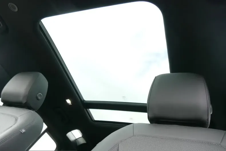 Land Rover Defender din 2024 cu 27.355 km - oferta LAN205338 - foto 10