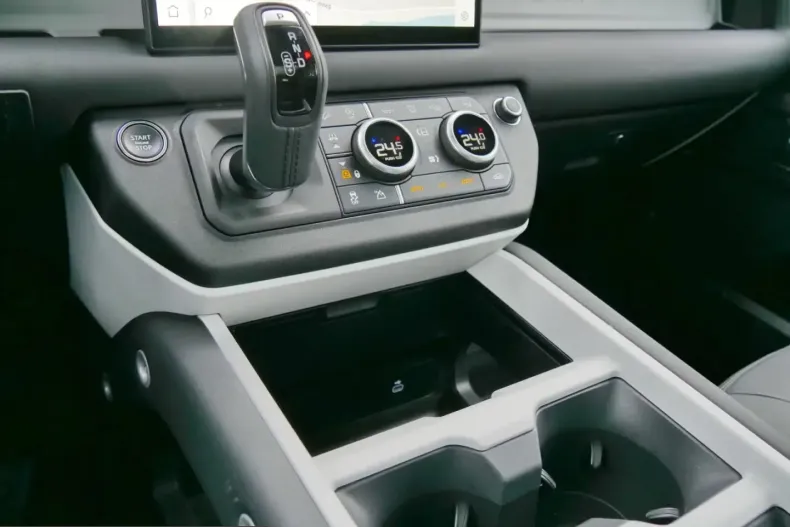 Land Rover Defender din 2024 cu 27.355 km - oferta LAN205338 - foto 12