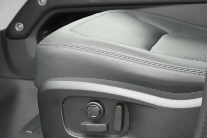 Land Rover Defender din 2024 cu 27.355 km - oferta LAN205338 - foto 13