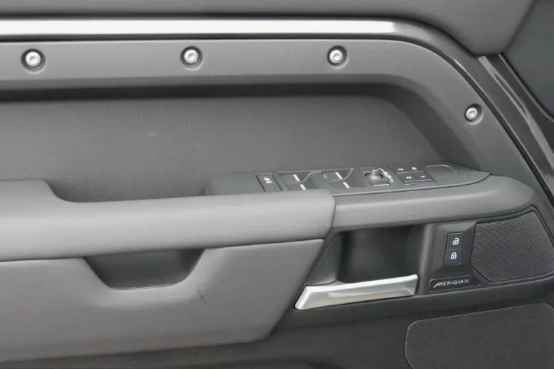 Land Rover Defender din 2024 cu 27.355 km - oferta LAN205338 - foto 14