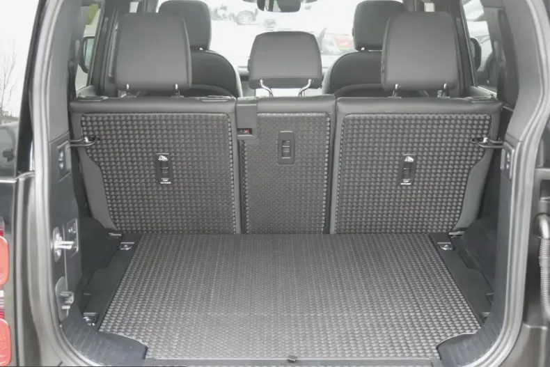 Land Rover Defender din 2024 cu 27.355 km - oferta LAN205338 - foto 15