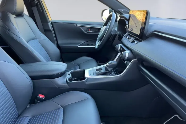 Toyota RAV4 din 2025 cu 15.048 km - oferta TOY205339 - foto 11