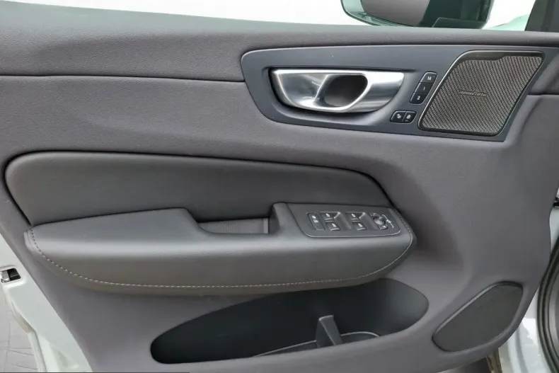 Volvo XC60 din 2024 cu 15.620 km - oferta VOL205345 - foto 11