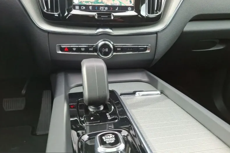 Volvo XC60 din 2024 cu 15.620 km - oferta VOL205345 - foto 16