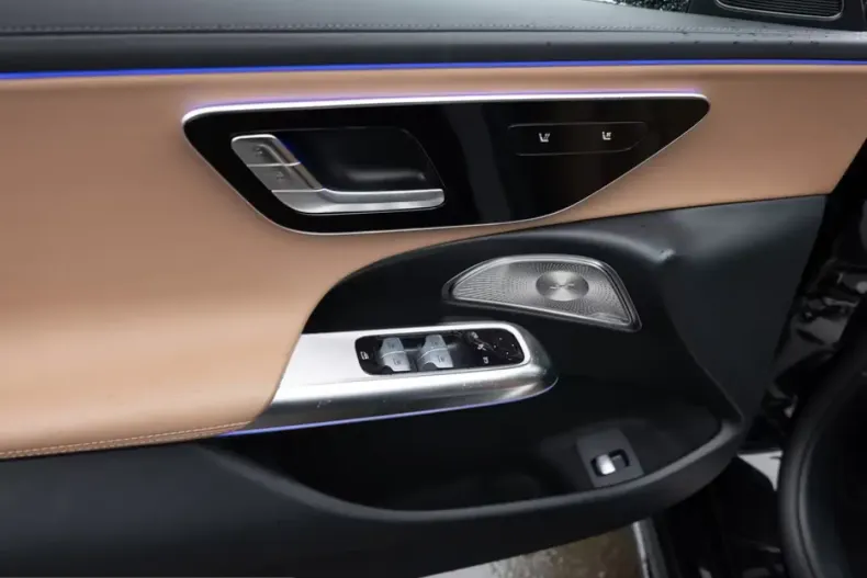 Mercedes-Benz E 200 (Clasa E) din 2025 cu 11.450 km - oferta MER205346 - foto 22