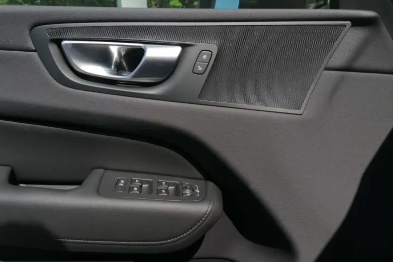 Volvo XC60 din 2025 cu 13.297 km - oferta VOL205347 - foto 11