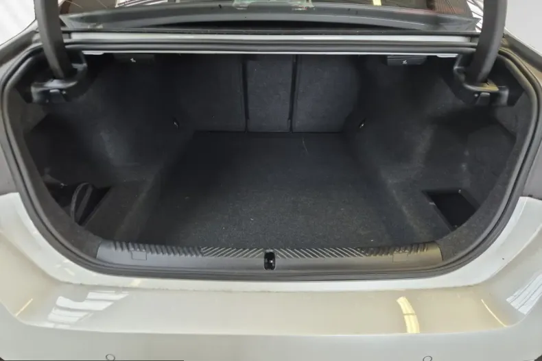 BMW 520 (Seria 5) din 2025 cu 9.650 km - oferta BMW205362 - foto 12