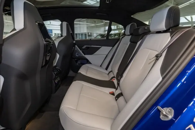 BMW M5 (Seria 5) din 2025 cu 15.412 km - oferta BMW205365 - foto 15