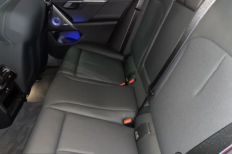 BMW M5 (Seria 5) din 2025 cu 32.077 km - oferta BMW205382 - foto 10