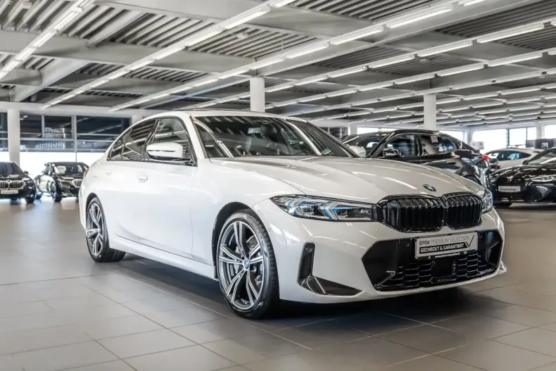 BMW 330 (Seria 3) din 2024 cu 8.874 km - oferta BMW205388 - foto 1