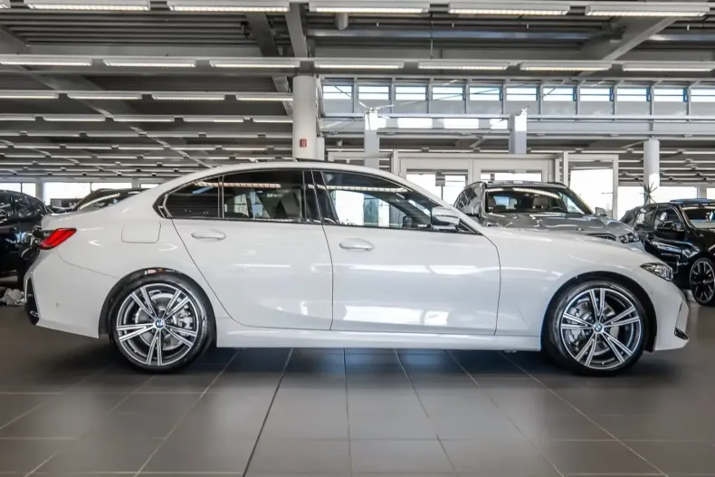 BMW 330 (Seria 3) din 2024 cu 8.874 km - oferta BMW205388 - foto 4