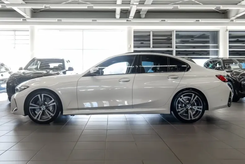 BMW 330 (Seria 3) din 2024 cu 8.874 km - oferta BMW205388 - foto 5