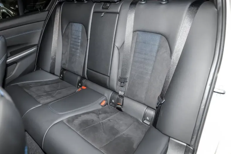 BMW 330 (Seria 3) din 2024 cu 8.874 km - oferta BMW205388 - foto 13