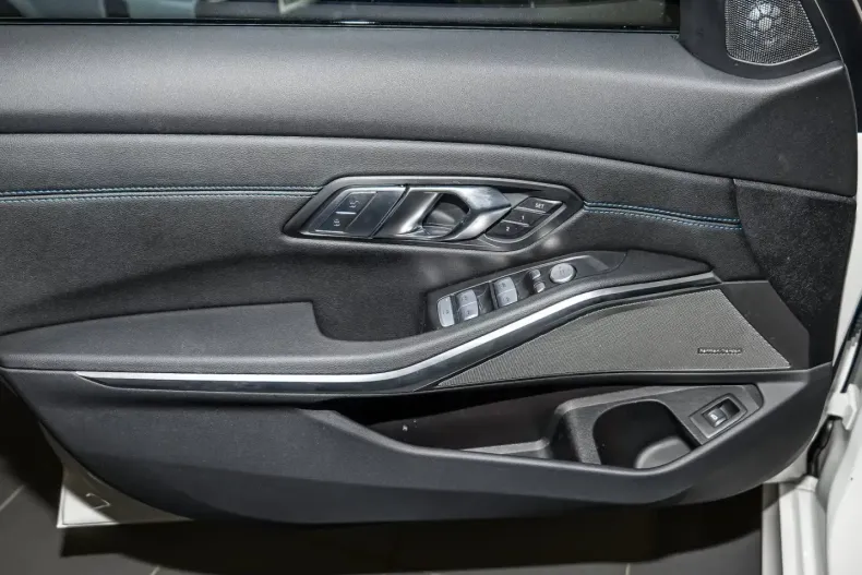 BMW 330 (Seria 3) din 2024 cu 8.874 km - oferta BMW205388 - foto 20