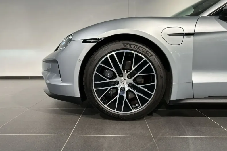 Porsche Taycan din 2024 cu 21.350 km - oferta POR205393 - foto 6
