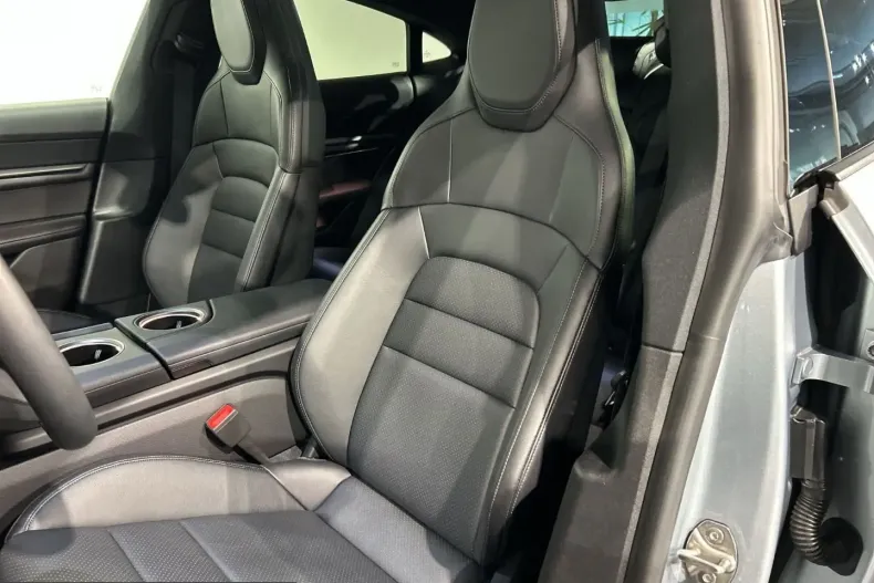 Porsche Taycan din 2024 cu 21.350 km - oferta POR205393 - foto 8