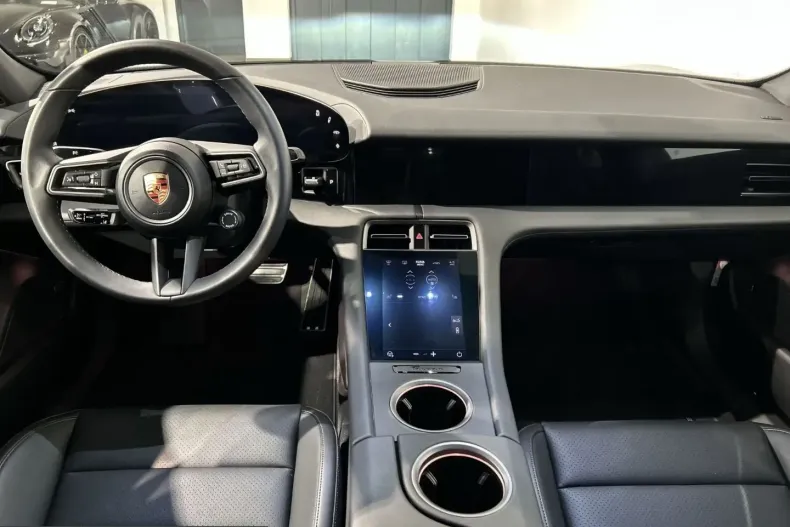 Porsche Taycan din 2024 cu 21.350 km - oferta POR205393 - foto 9