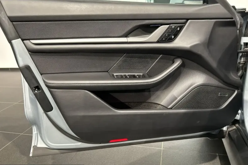 Porsche Taycan din 2024 cu 21.350 km - oferta POR205393 - foto 11