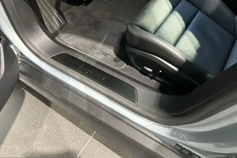 Porsche Taycan din 2024 cu 21.350 km - oferta POR205393 - foto 13