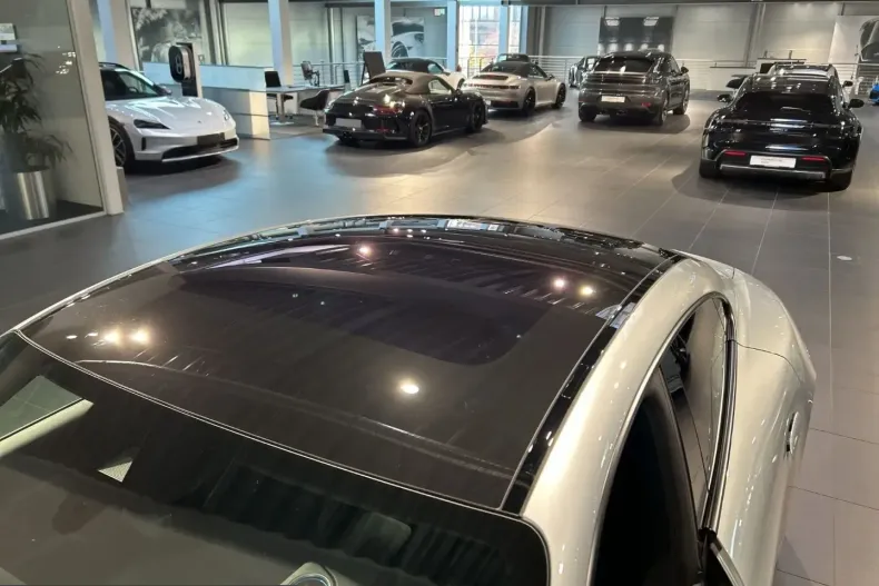 Porsche Taycan din 2024 cu 21.350 km - oferta POR205393 - foto 18