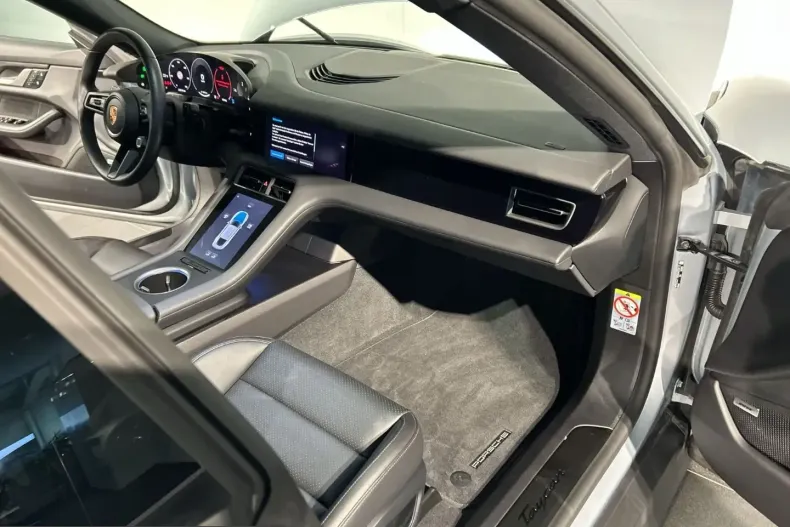 Porsche Taycan din 2024 cu 21.350 km - oferta POR205393 - foto 24