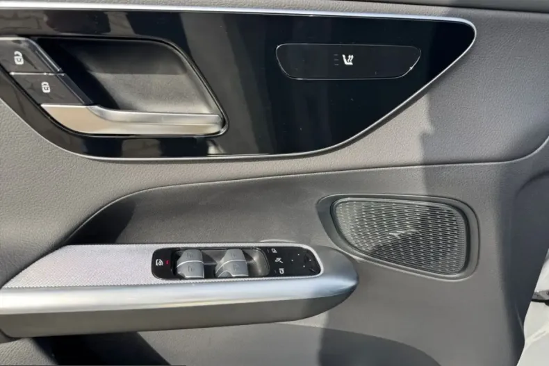 Mercedes-Benz GLC 200 (Clasa GLC) din 2024 cu 14.977 km - oferta MER205418 - foto 17