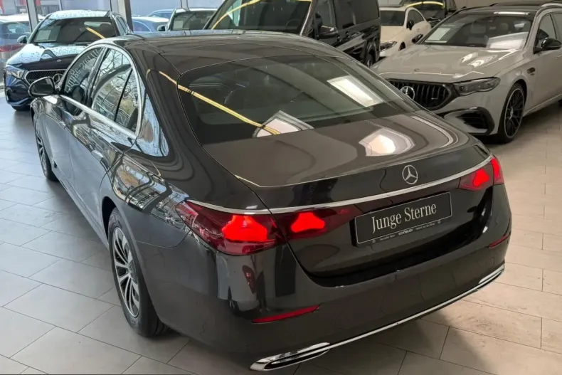 Mercedes-Benz E 220 (Clasa E) din 2025 cu 8.612 km - oferta MER205432 - foto 4