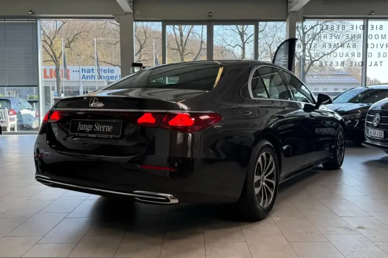 Mercedes-Benz E 220 (Clasa E) din 2025 cu 8.612 km - oferta MER205432 - foto 7