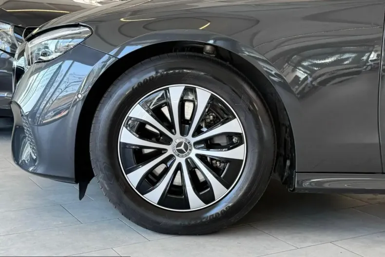 Mercedes-Benz E 220 (Clasa E) din 2025 cu 8.612 km - oferta MER205432 - foto 8